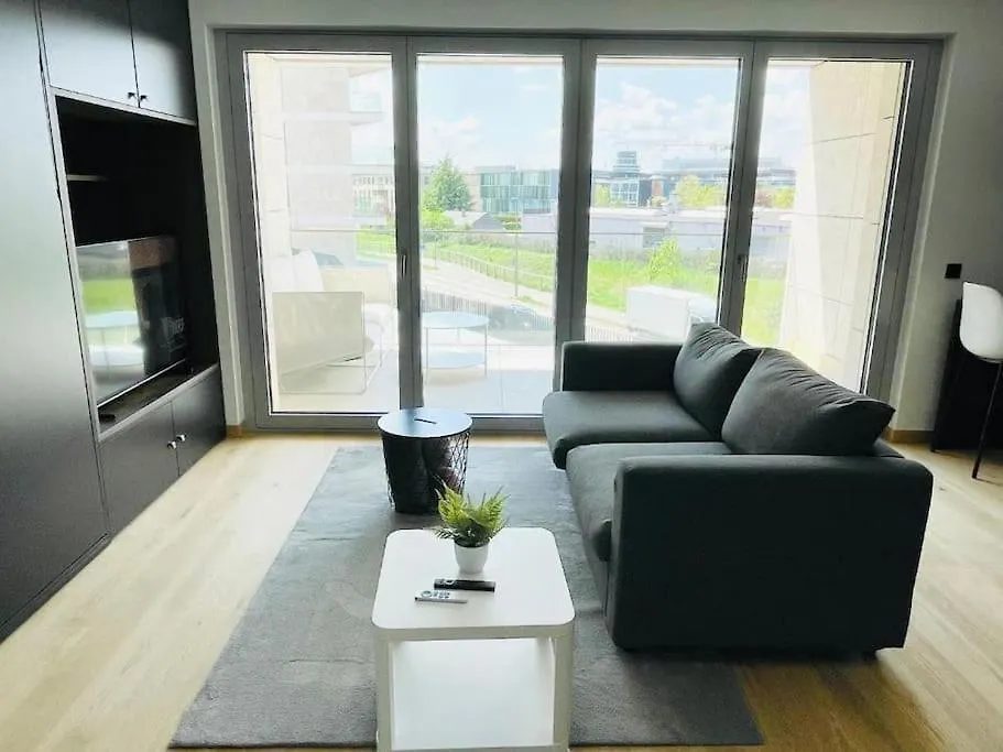 New Studio In Center With Terrac And Parking contacts